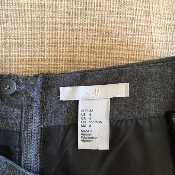 H&M grey fitted skirt suit. Size 4 jacket size 6 skirt. - Picture 5 of 7